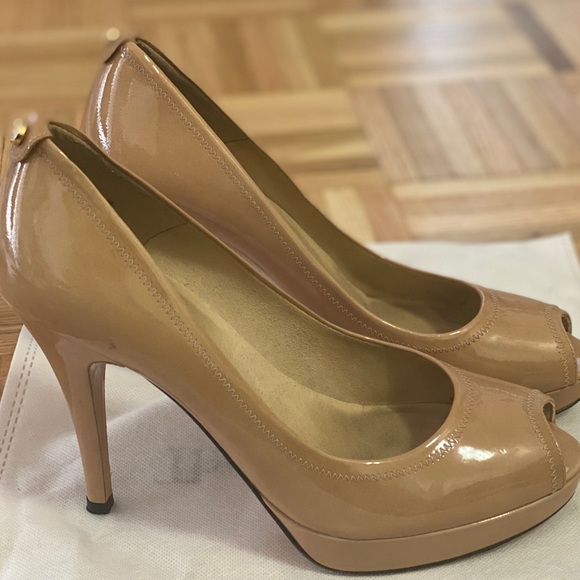 Stuart Weitzman Nude Peep Toe Pumps with Platform - Picture 2 of 6